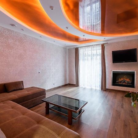 Kyivska Apartments Lviv Bagian luar foto