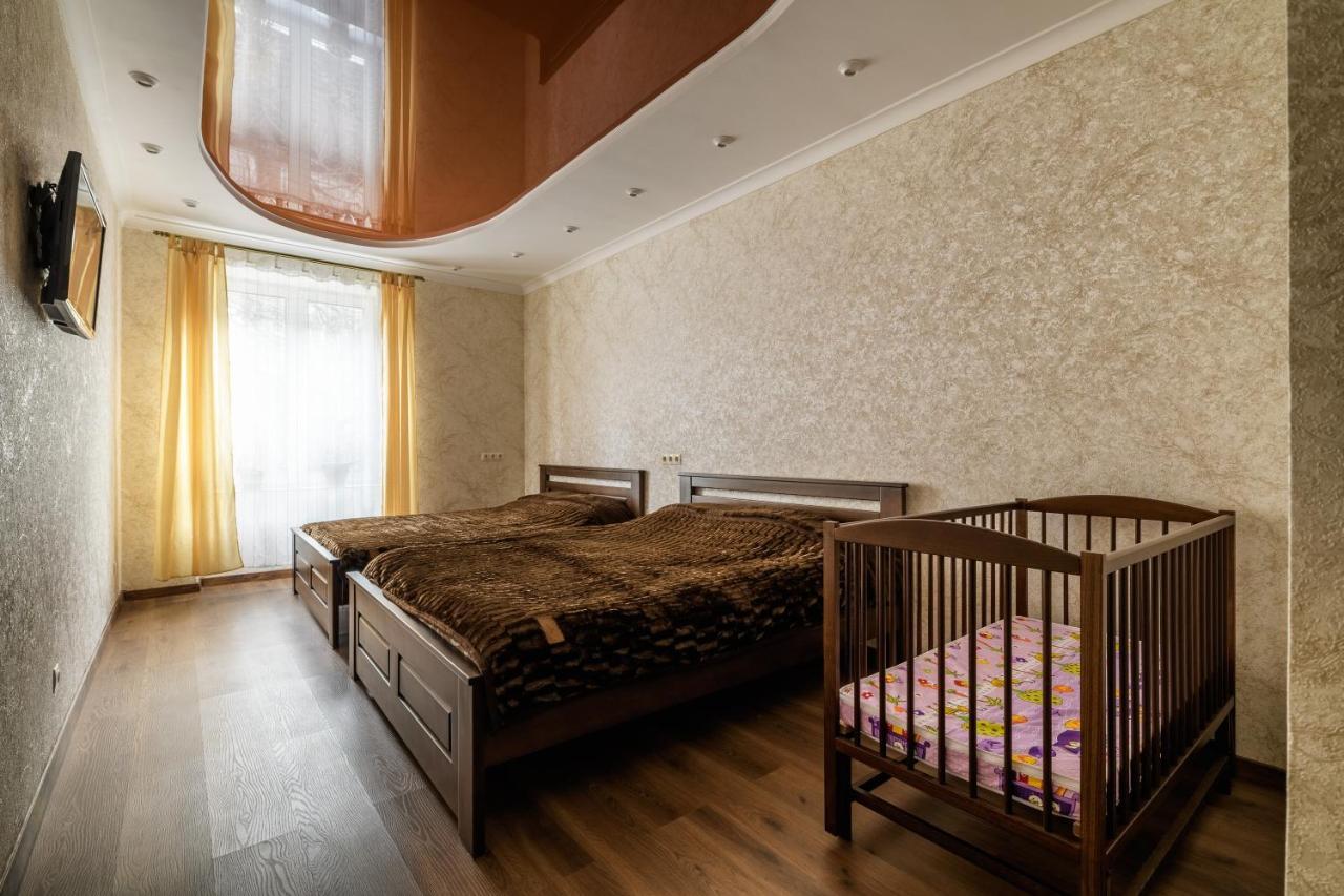 Kyivska Apartments Lviv Bagian luar foto