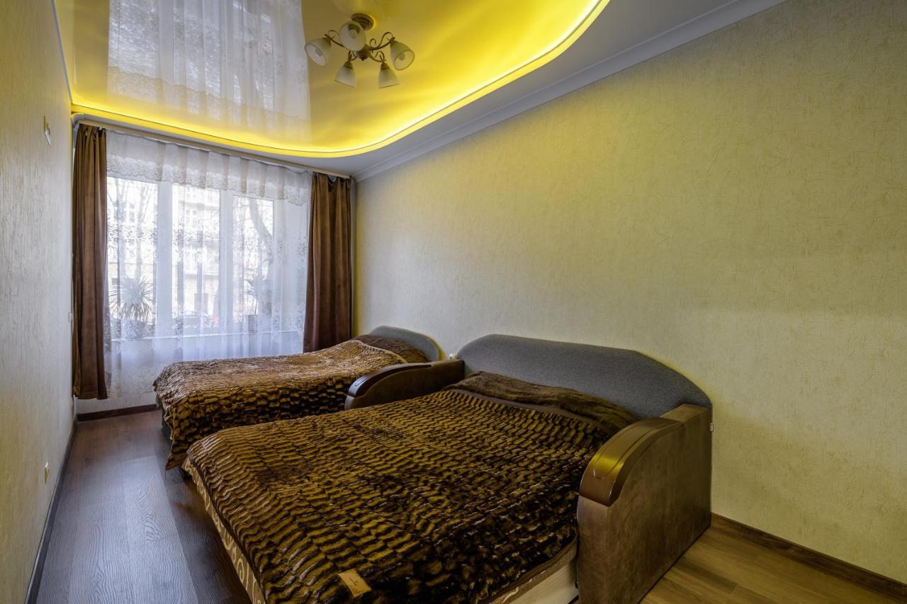 Kyivska Apartments Lviv Bagian luar foto