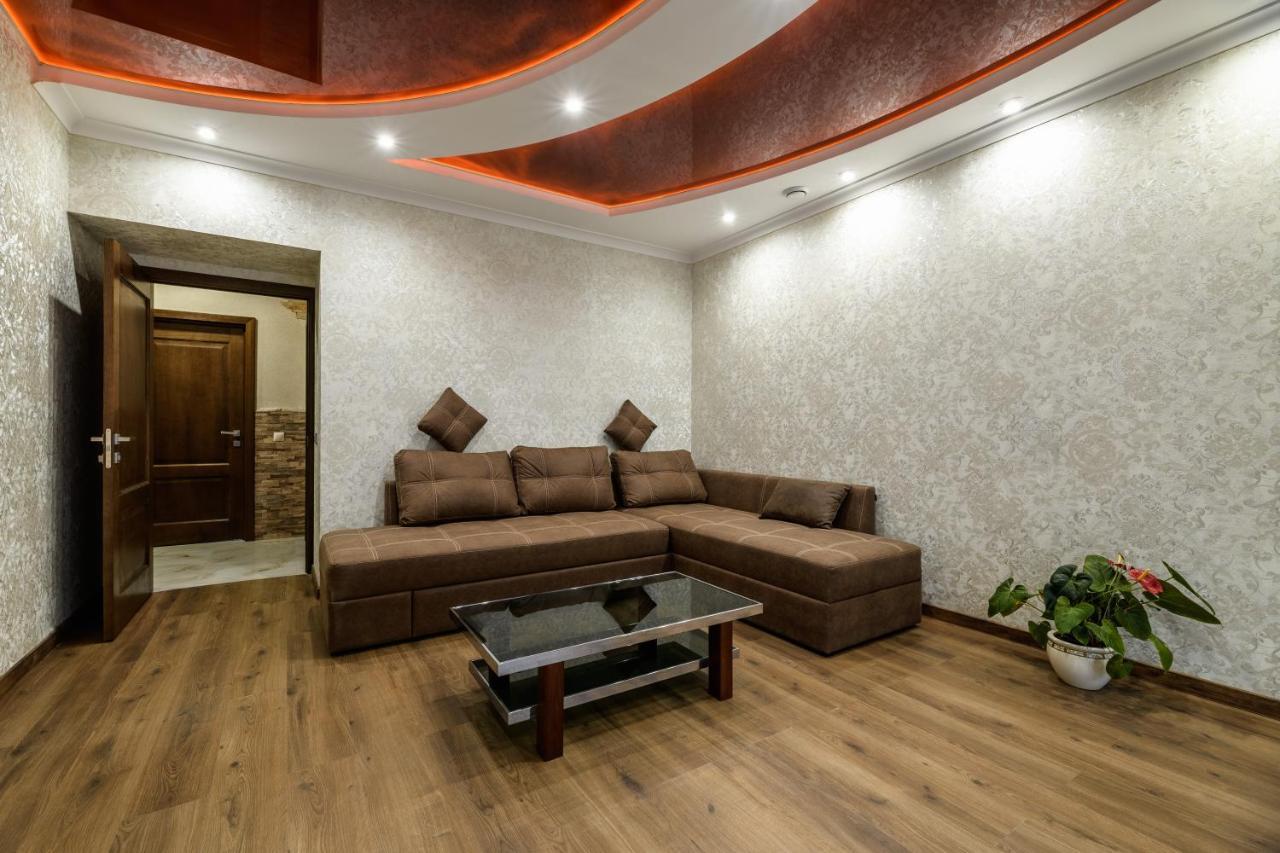 Kyivska Apartments Lviv Bagian luar foto