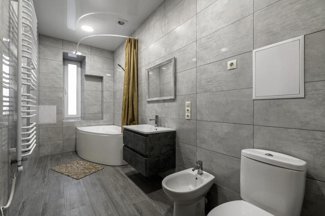 Kyivska Apartments Lviv Bagian luar foto